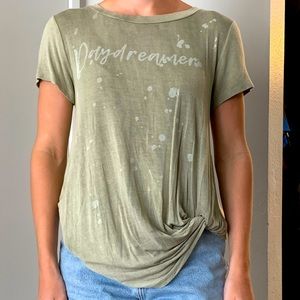 Green “daydreamer” tshirt